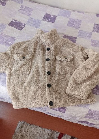 Bej Düğmeli Kadın Peluş Ceket