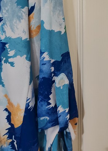 Diğer Zincir Detaylı Mavi Batik Desenli Kadın Bluz