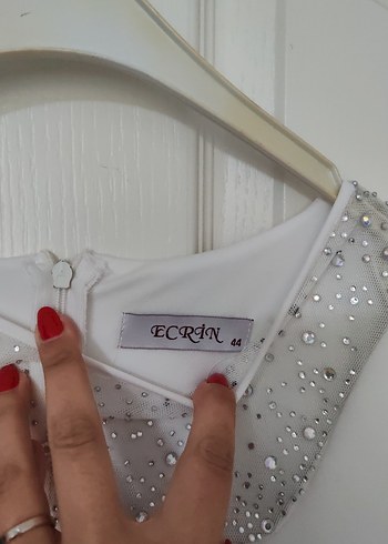 44 Beden Kemer Detaylı V Yaka Beyaz Siyah Elbise