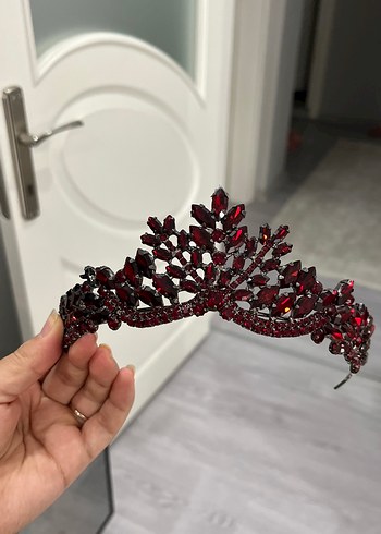 Bordo Pul İşlemeli Gotik Taç