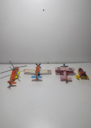 4adet uçak ve helikopter