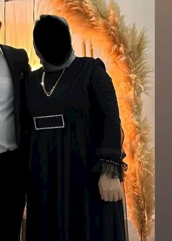 44 Beden Siyah Uzun tüllü şık abiye