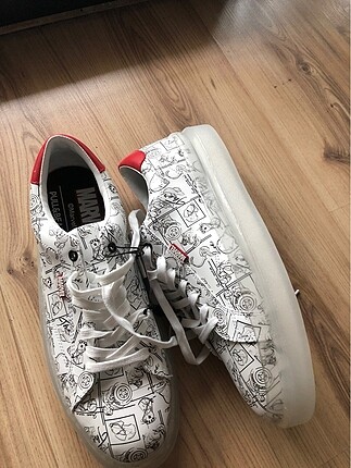 Sıfır Pull bear marvel 45 numara