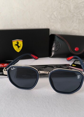 Ray-Ban güneş gözlüğü 