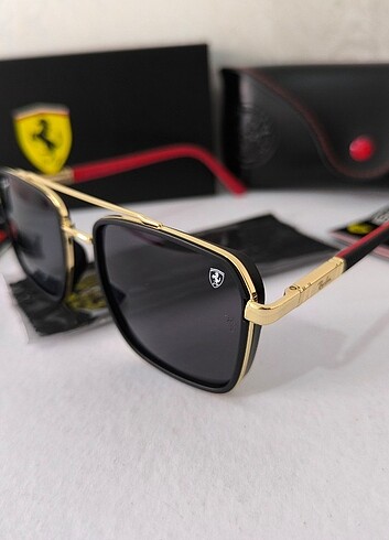 Ray-Ban güneş gözlüğü 