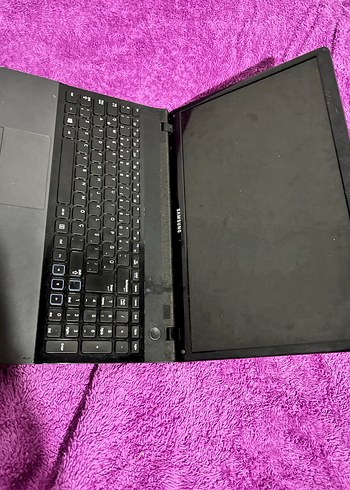 siyah Samsung dizüstü bilgisayar - Görsel 2