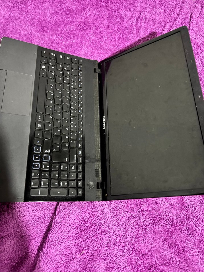 siyah Samsung dizüstü bilgisayar - Görsel 2