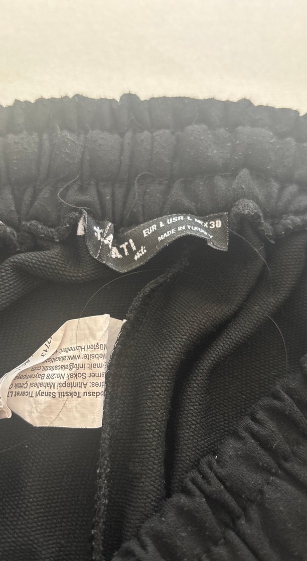 Siyah bacakları çıtçıtlı eşofman - Görsel 2