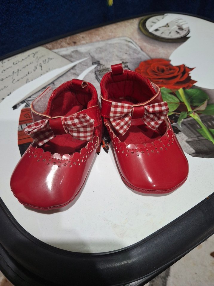 Kırmızı Fiyonk Detaylı Ekose Kız Bebek Ayakkabısı - Görsel 4