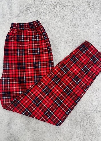 Kırmızı pijama altı
