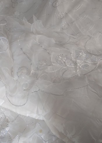 İşlemeli Beyaz Parlak Yatak Örtüsü - Görsel 6