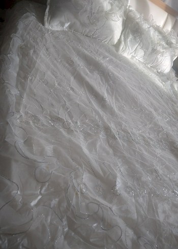 İşlemeli Beyaz Parlak Yatak Örtüsü - Görsel 7