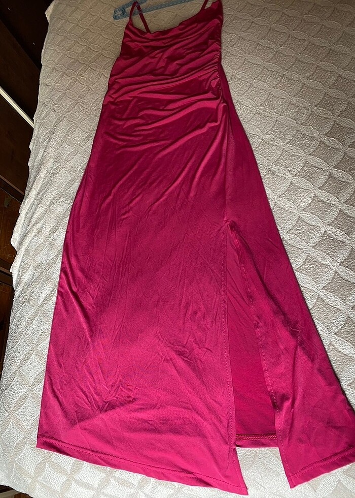 Yırtmaçlı elbise - Görsel 3