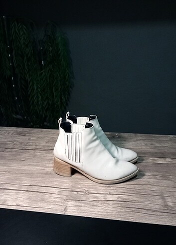 ZARA YARIM ÇİZME