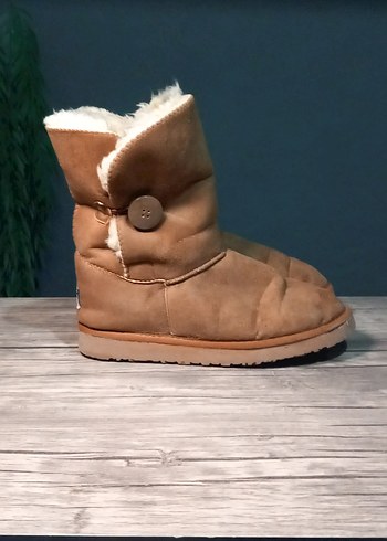 UGG BOT