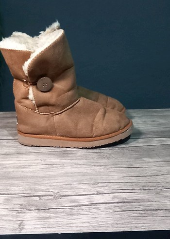 Ugg UGG BOT