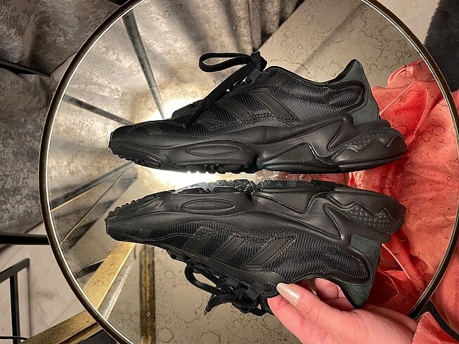 37,5 Beden siyah Renk Adidas Ozweego Serisi