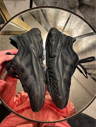 37,5 Beden Adidas Ozweego Serisi