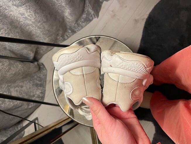 37,5 Beden beyaz Renk Adidas Ozweego serisi