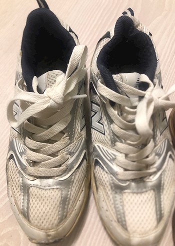 New Balance Sehir Stiline Uygun Beyaz Siyah Spor Ayakkabi