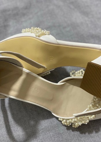 İnci İşlemeli Beyaz Topuklu Kadın Ayakkabı - Görsel 3