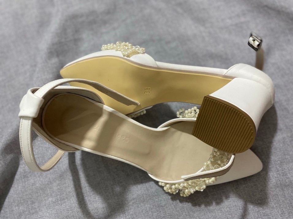 İnci İşlemeli Beyaz Topuklu Kadın Ayakkabı - Görsel 3