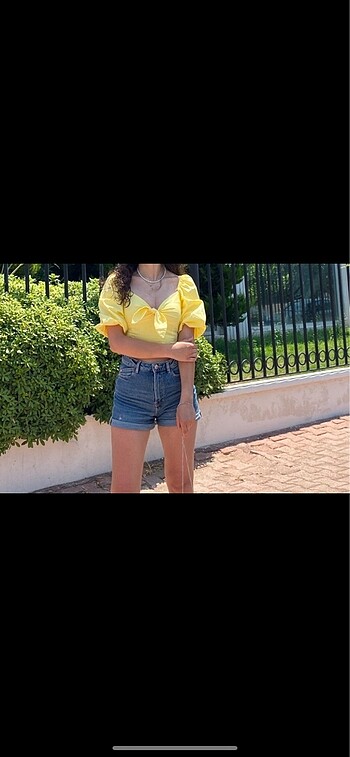BERSHKA crop bluz