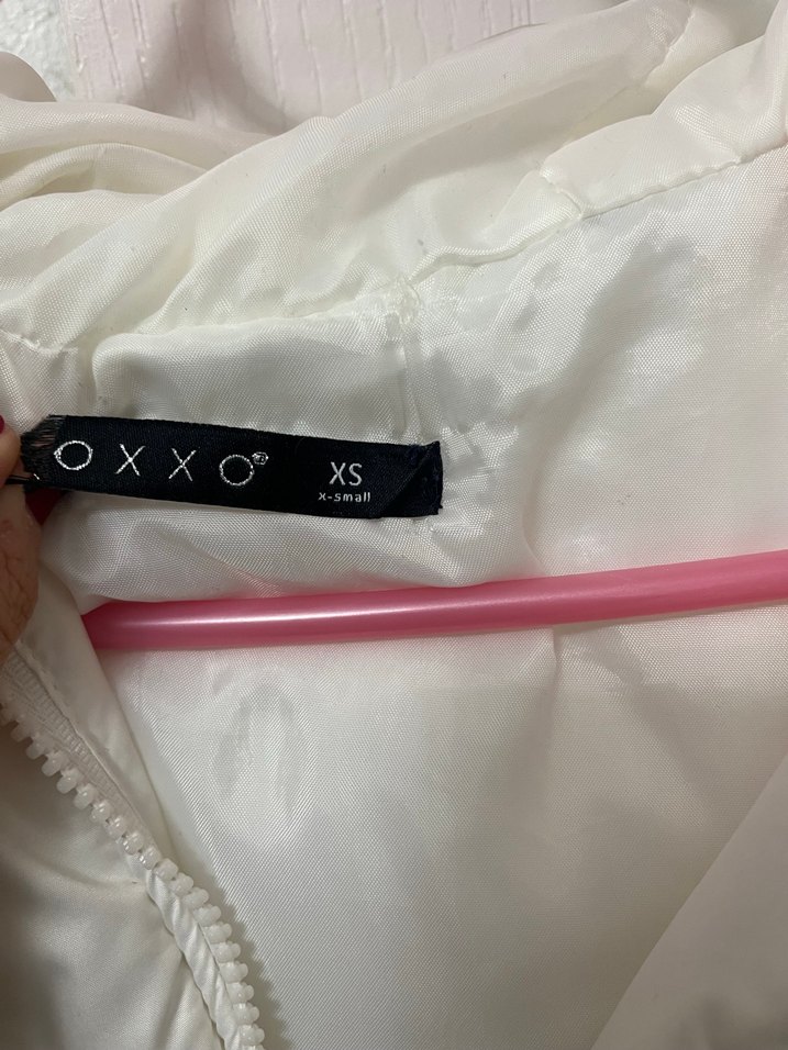 Beyaz Fermuarlı Kadın Kolsuz Mini Yelek - Görsel 2