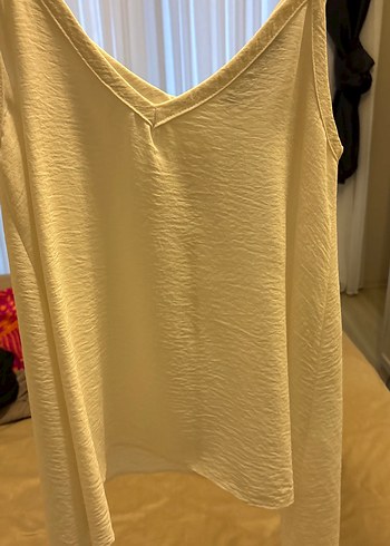 Beyaz V Yaka Kolsuz Keten Bluz - Görsel 2