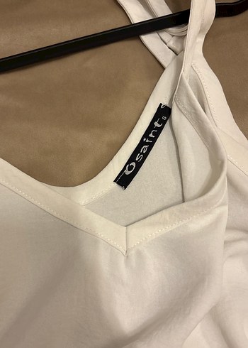 Beyaz V Yaka Kolsuz Keten Bluz - Görsel 4