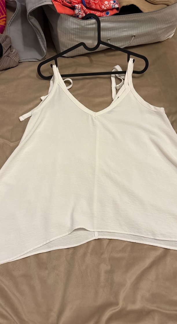 Beyaz V Yaka Kolsuz Keten Bluz - Görsel 5