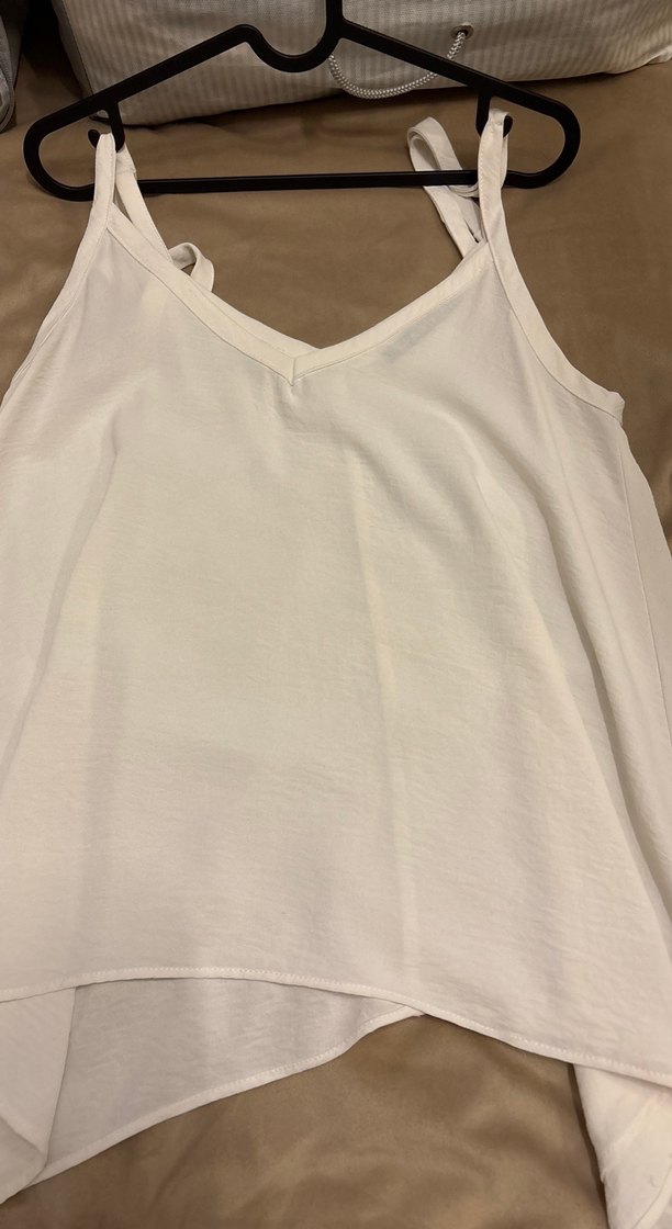 Beyaz V Yaka Kolsuz Keten Bluz - Görsel 3