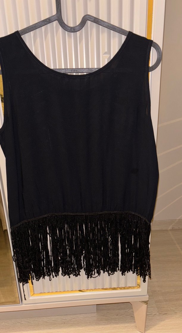 İşlemeli Siyah Kolsuz Bluz - Görsel 3