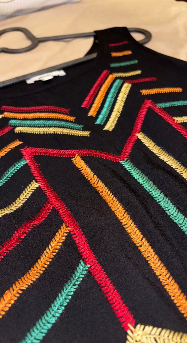 İşlemeli Siyah Kolsuz Bluz - Görsel 5