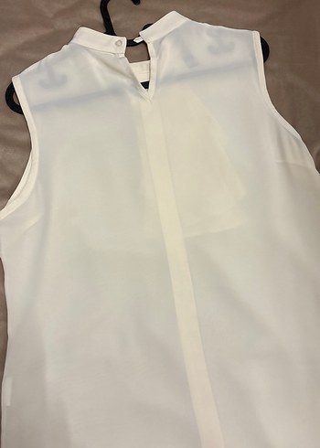 Düğmeli Beyaz Kolsuz Midi Bluz - Görsel 4