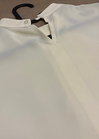 Düğmeli Beyaz Kolsuz Midi Bluz - Görsel 5