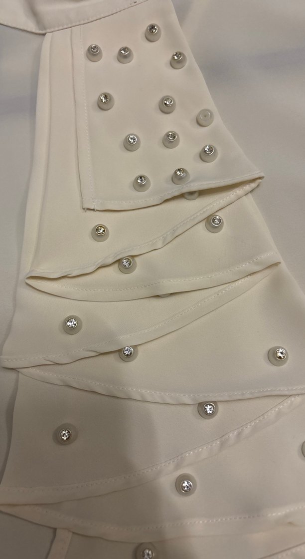 Düğmeli Beyaz Kolsuz Midi Bluz - Görsel 2