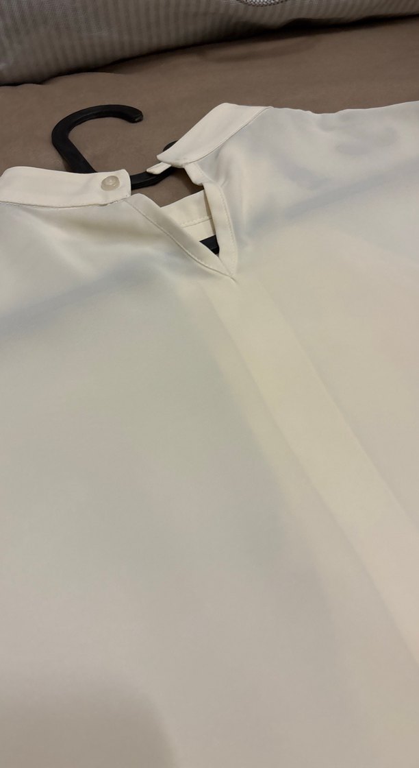 Düğmeli Beyaz Kolsuz Midi Bluz - Görsel 5