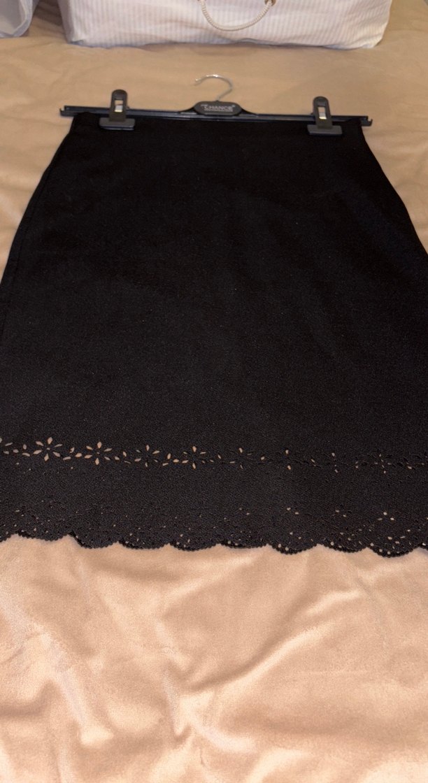 Dantel Detaylı Siyah Dizüstü Kalem Etek - Görsel 3