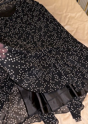 Siyah Puantiyeli V Yaka Volanlı Dizüstü Elbise - Görsel 6