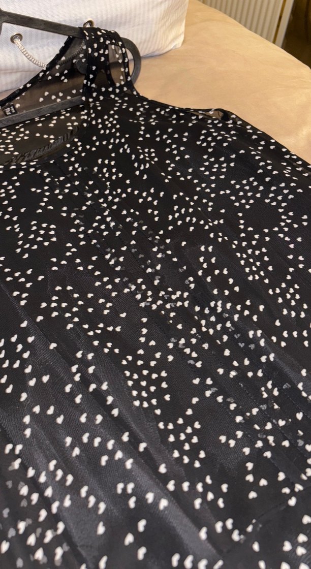 Siyah Puantiyeli V Yaka Volanlı Dizüstü Elbise - Görsel 5