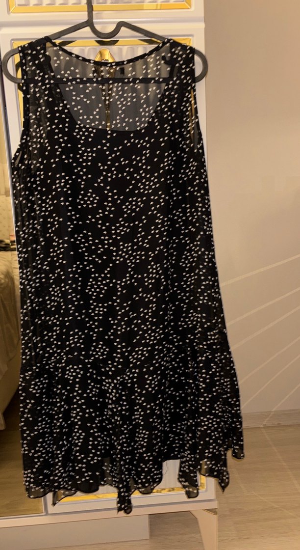 Siyah Puantiyeli V Yaka Volanlı Dizüstü Elbise - Görsel 4