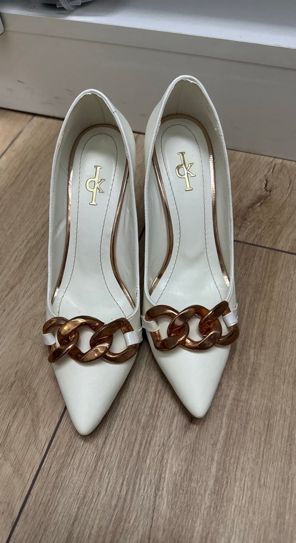 Beyaz Zincir Detaylı Stiletto Topuklu Ayakkabı - Görsel 5