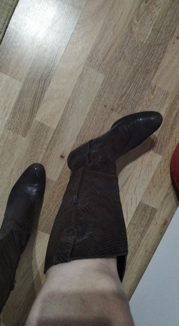 Kahverengi Yılan Derisi Desenli Deri Çizme - Görsel 2