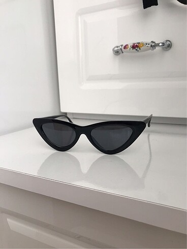 Siyah cat eye güneş gözlüğü