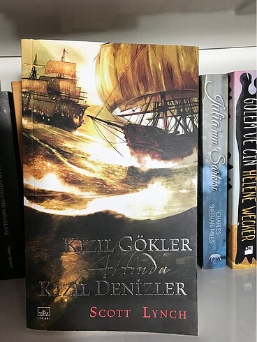Kızıl Gökler Altında Kızıl Denizler Scott Lynch