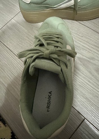 Bershka yeşil spor ayakkabı - Görsel 6