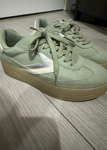 Bershka yeşil spor ayakkabı - Görsel 2