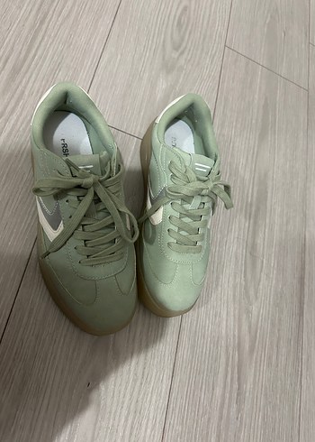 Bershka yeşil spor ayakkabı - Görsel 3