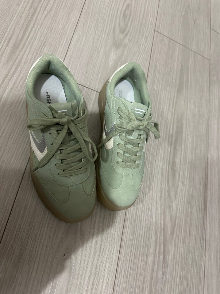 Bershka yeşil spor ayakkabı - Görsel 3